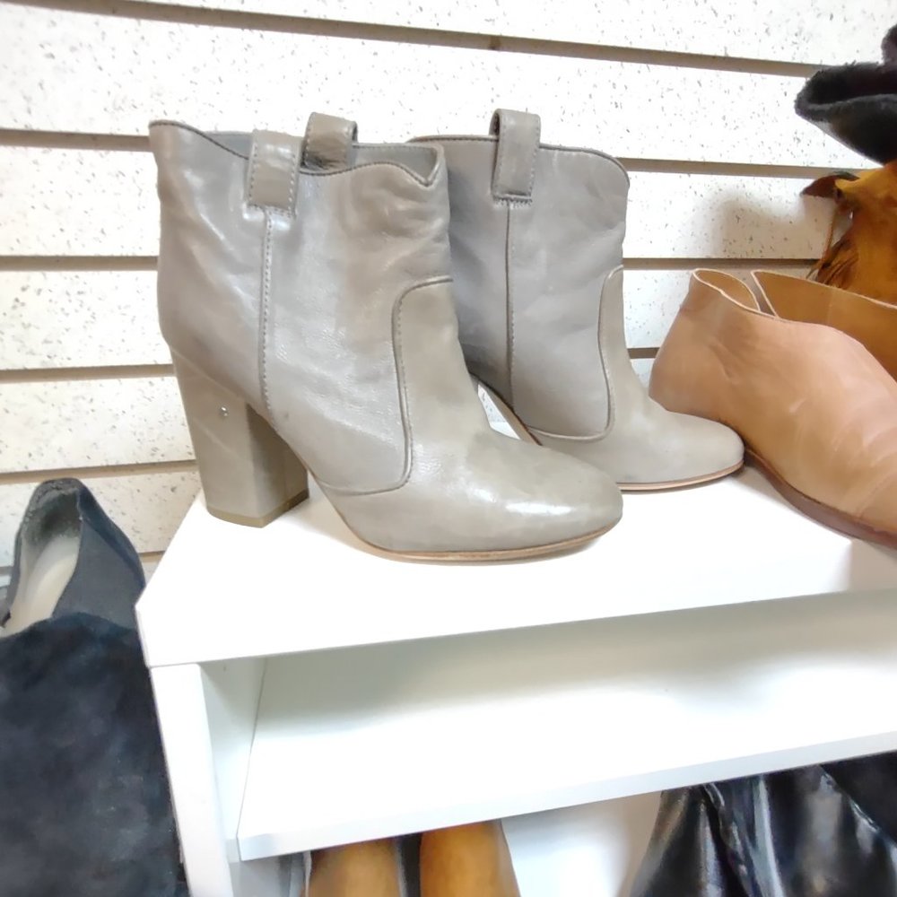 Taupe booties with chunky heels size 36 (US Equiv. 5.5)